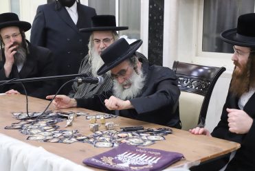 Rav Gamliel Rabinowitz at Chanukah Licht at 'Bayis Lepleitos' on First Night of Chanukah. He Then Led Dreidel and Distributed Gelt.